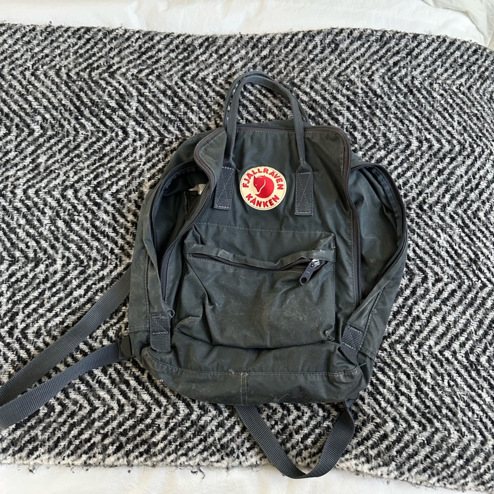 Fjallraven Kånken Dark Gray Backpack